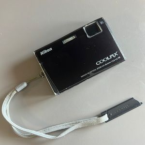 Nikon Coolpix S60 digital camera